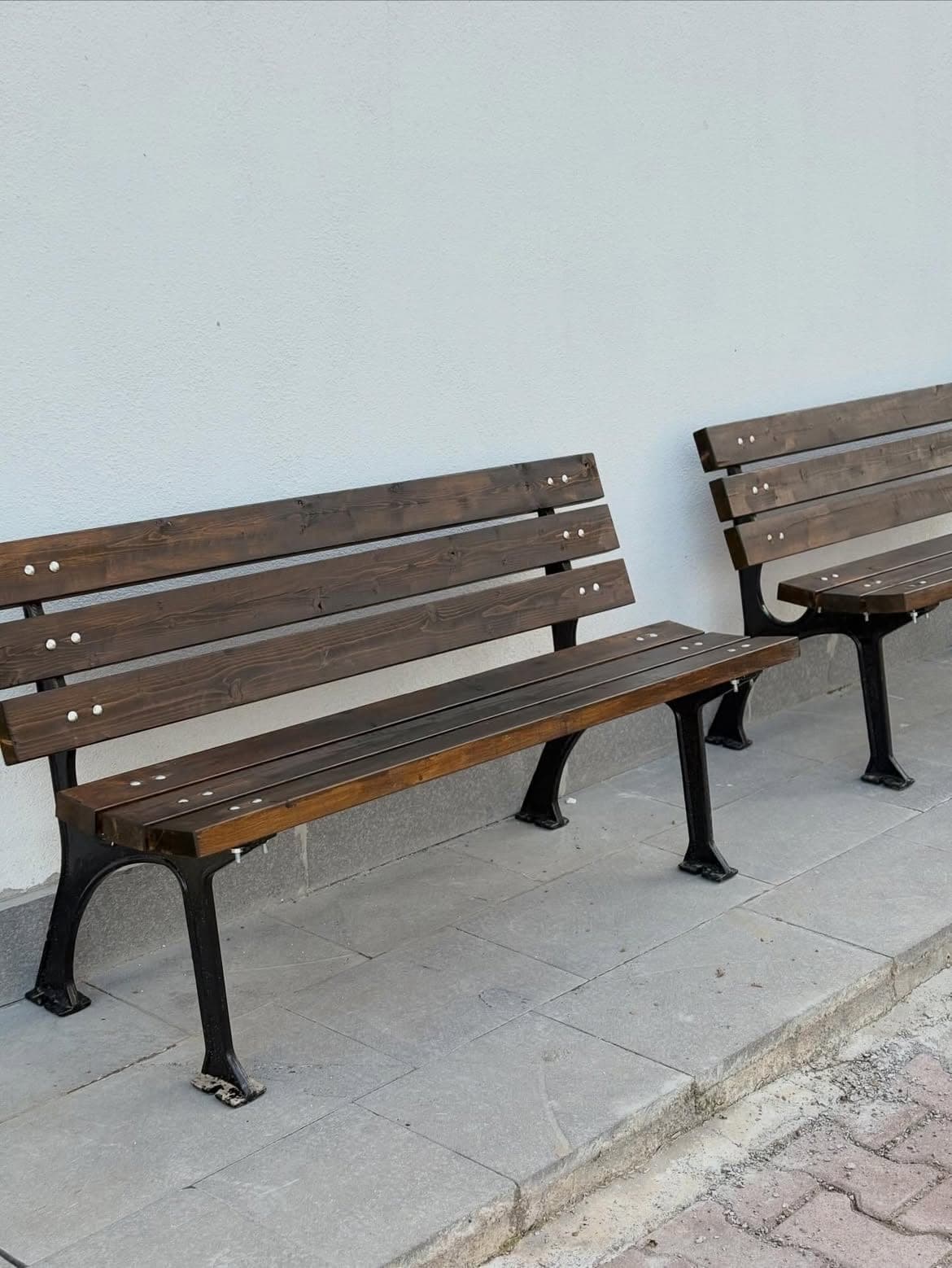 Ahşap bahçe bankı – doğal çam ağacından el yapımı oturma bankı