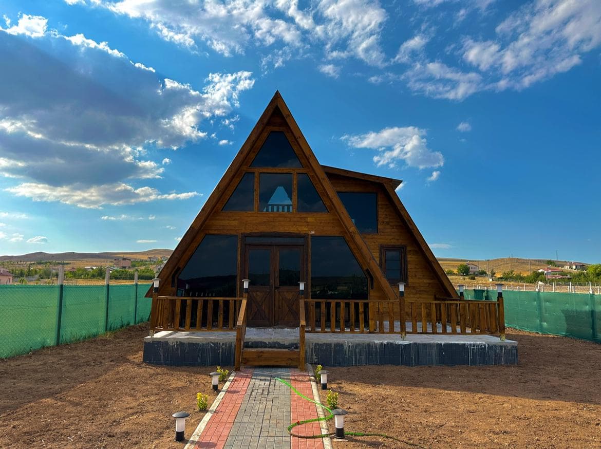 Atk Ahşap Sivas – Sivas'ta lüks A-Frame ahşap bungalov ve veranda tasarımı